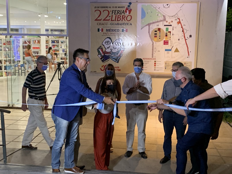 Martínez participó de la apertura de la Feria del Libro 38