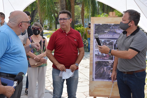 Martínez expuso el proyecto de refuncionalización de la plaza 25 de Mayo 38