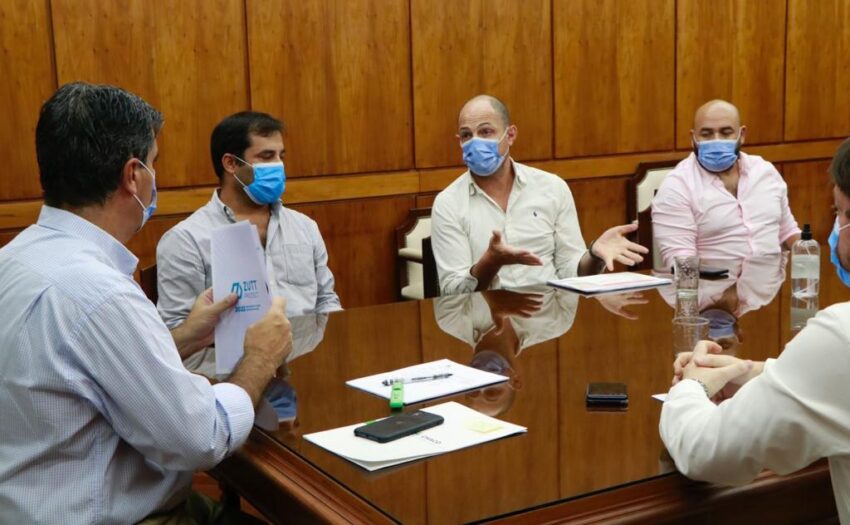 Empresa chaqueña triplicará su producción de barbijos y elementos sanitarios 38