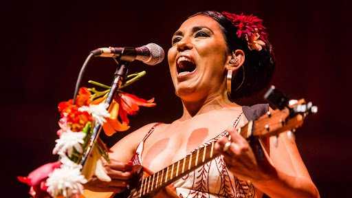 Charo Bogarín lleva su canto pluricultural al Teatro Argentino 38