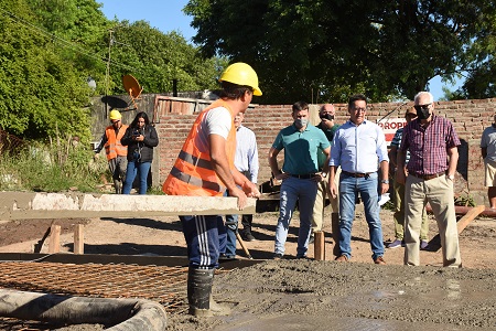Martínez recorrió la obra del conducto troncal de desagües pluviales de la calle Duvivier 38