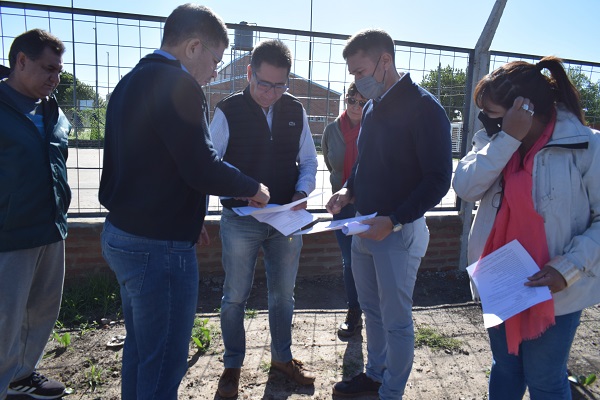 Martínez recorrió la obra de refacción integral del CCM del barrio Santa Rita 38