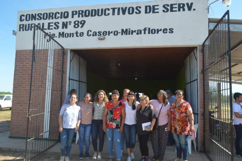 Rach Quiroga inauguró conexiones de energía eléctrica en parajes rurales 38