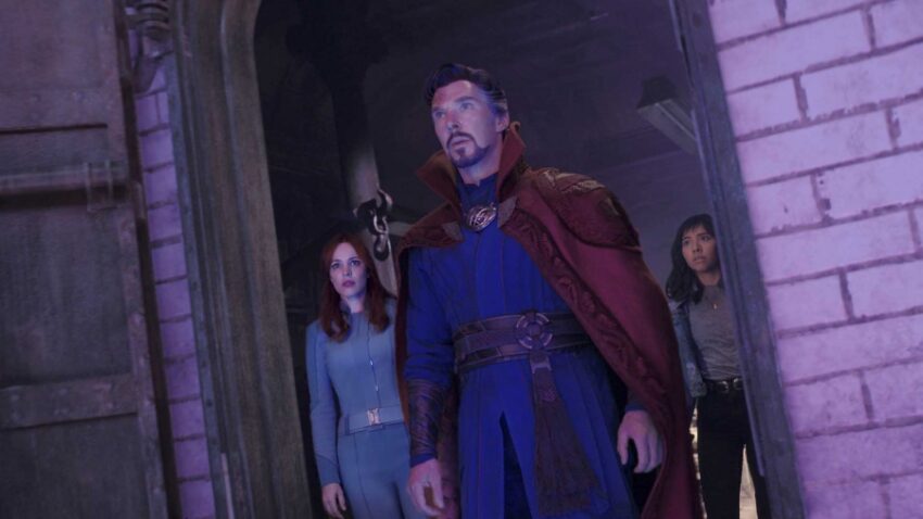 Sam Raimi juega con el horror y los multiversos en la nueva "Doctor Strange" 38