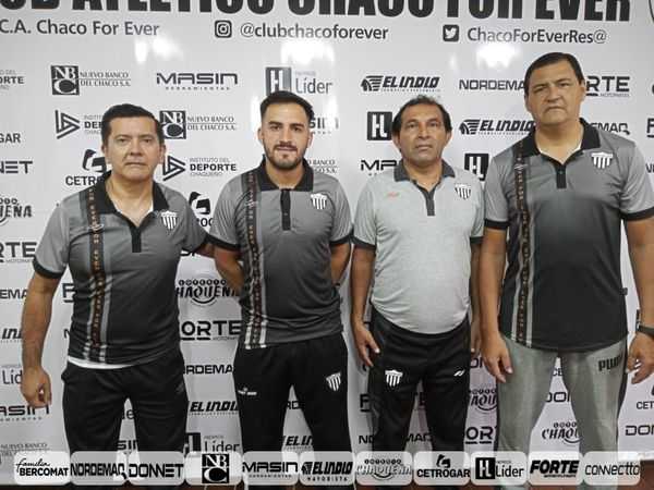 Chaco For Ever present el equipo de profesores para el b squet de