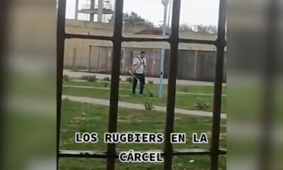 Rugbiers cortando pasto en la cárcel Melchor