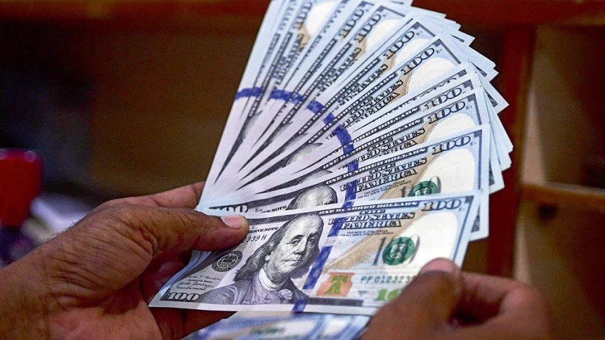 Dólar blue alcanza nuevo récord: cotiza a 456 pesos y la brecha con el mayorista supera el 107% 36 dólar blue 2