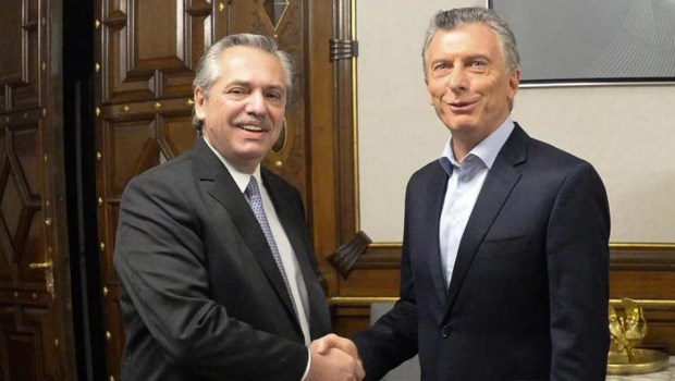 Mauricio Macri junto a Alberto Fernández.