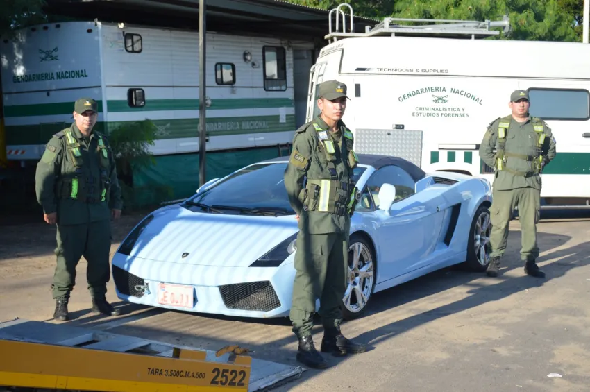 Gendarmería secuestró un Lamborghini Gallardo sin papeles, valuado en 170 mil euros 2