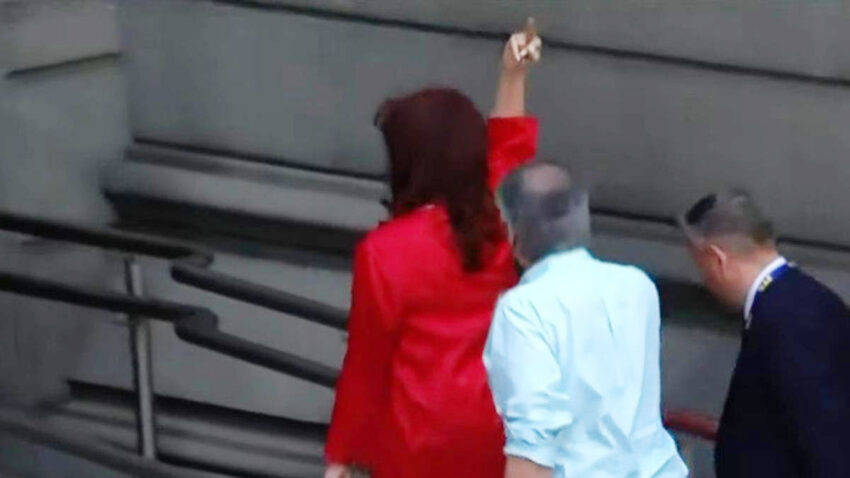 El fuck you de Cristina Kirchner al ingresar al Congreso para la asunción de Javier