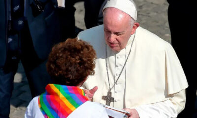El Vaticano autorizó la bendición de parejas del mismo sexo, sin considerarlas matrimonio