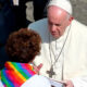 El Vaticano autorizó la bendición de parejas del mismo sexo, sin considerarlas matrimonio