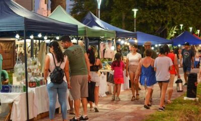 Feria de artesanos en la Plaza 25 de Mayo