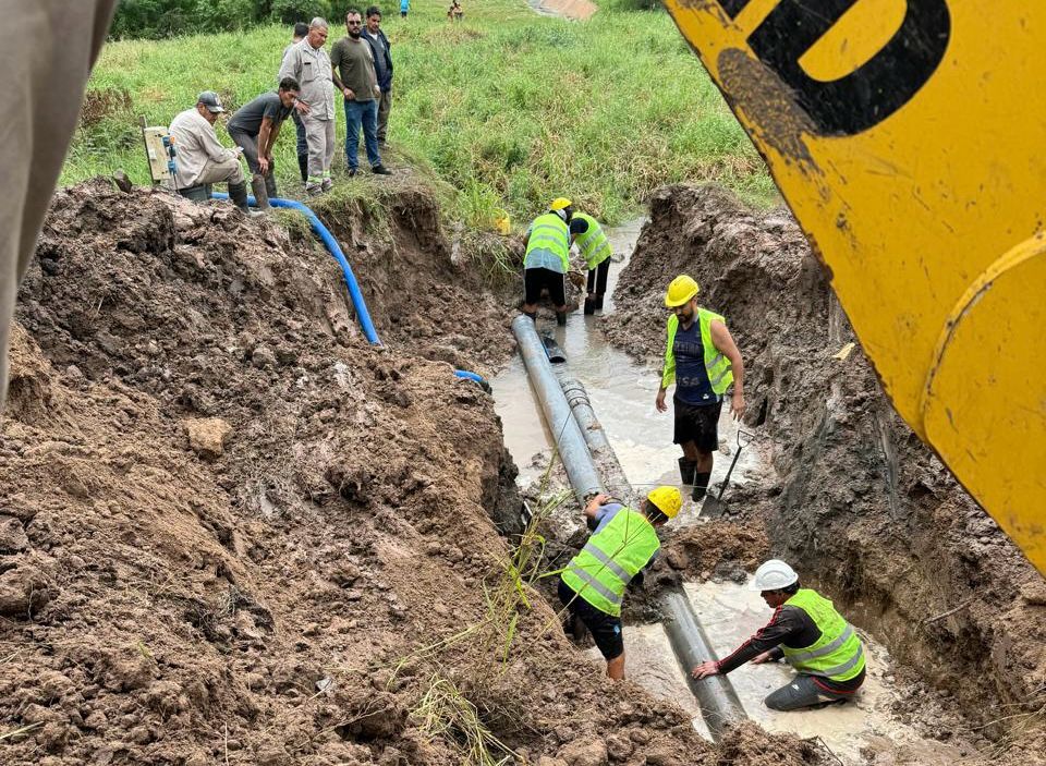 Resistencia: SAMEEP realiza reparaciones en las cañerías ubicadas sobre Ruta 11 y el Río Negro