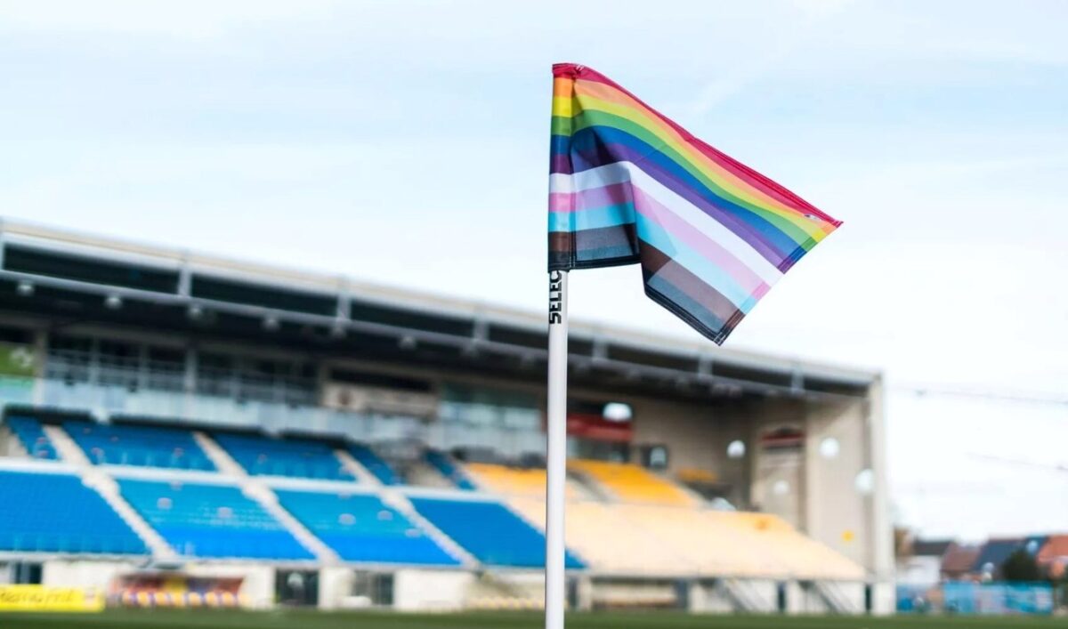 El fútbol belga instalará banderines LGBTQIA+ en los córners