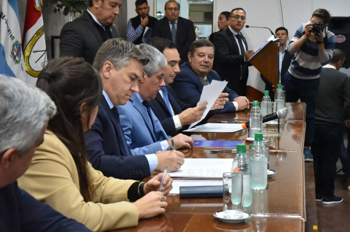 Zdero y Valdés firmaron convenio para impulsar el desarrollo local junto a universidades