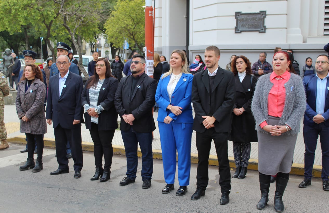 Resistencia inició los festejos de la Semana de Mayo homenajeando a la escarapela