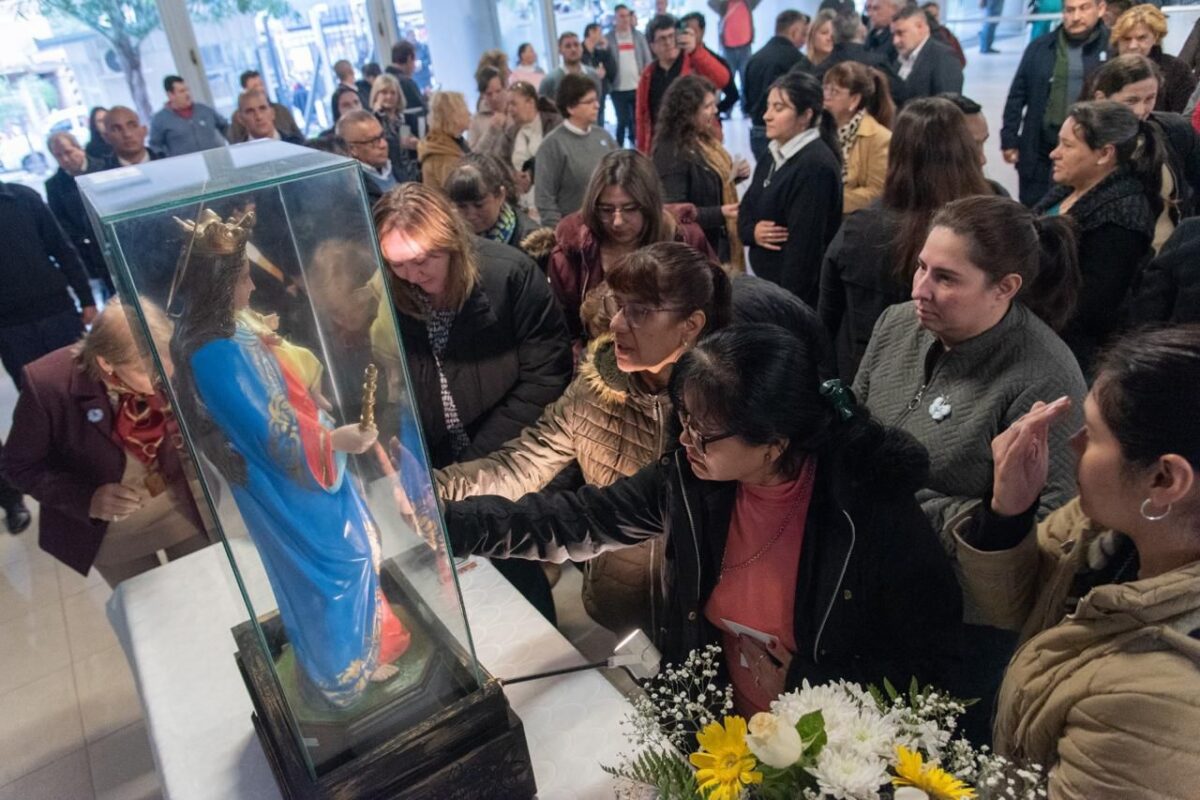 Zdero recibió la imagen de la Virgen María Auxiliadora en Casa de Gobierno