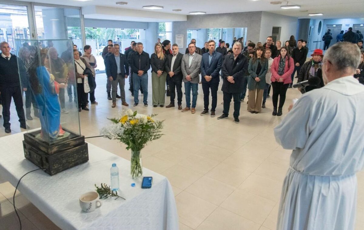 Zdero recibió la imagen de la Virgen María Auxiliadora en Casa de Gobierno