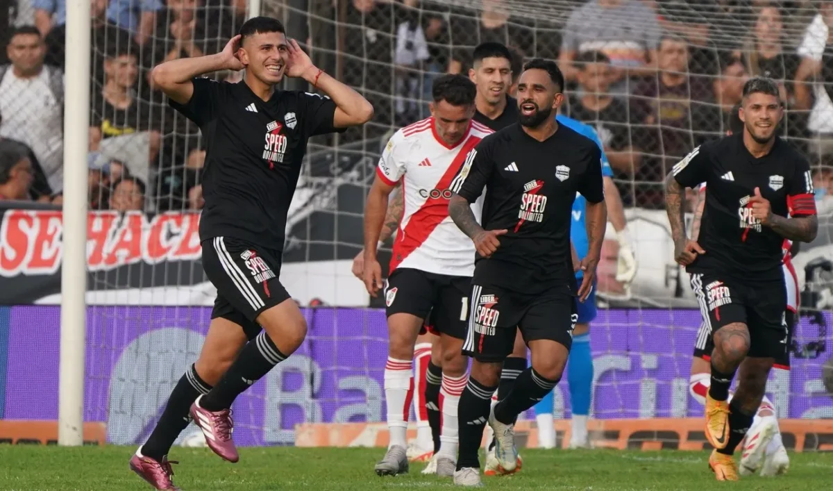 River perdió 2-0 ante Deportivo Riestra