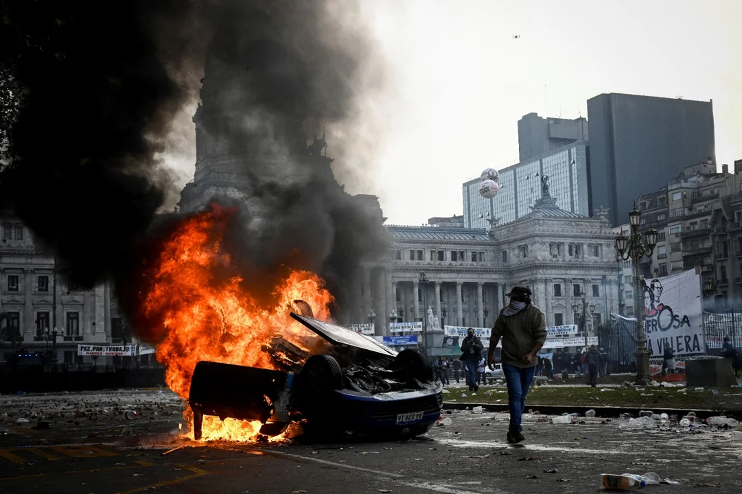 Incidentes en el Congreso: 5 legisladores recibieron asistencia y un vehículo fue incendiado