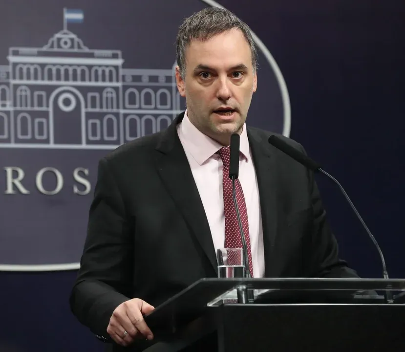 Adorni se distanció de Villarruel por sus dichos contra Francia: "Fue un desafortunado comentario"