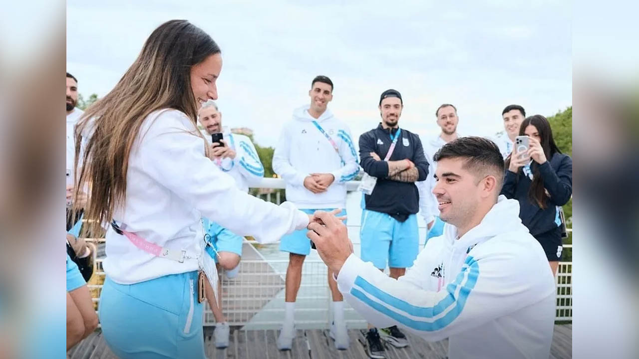 Hay amor en París: la sorpresiva propuesta de casamiento de Pablo Simonet a Pilar Campoy en la Villa Olímpica