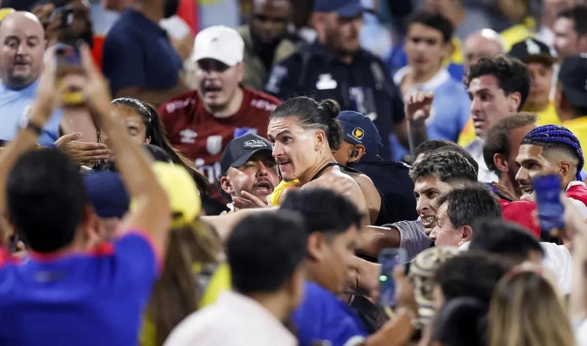 Escándalo en Copa América: jugadores de Uruguay, a las piñas con hinchas colombianos