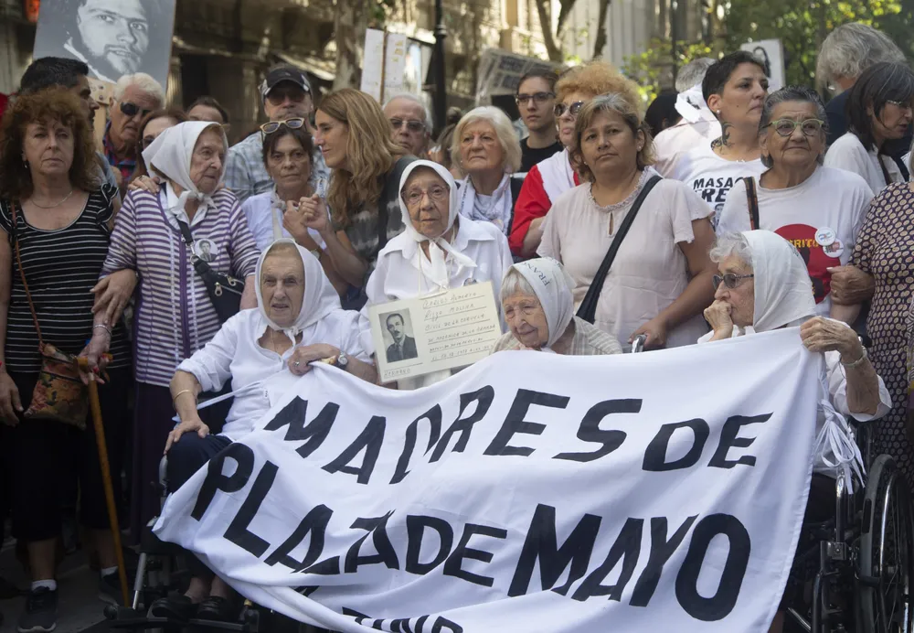 El Gobierno apuntó contra Madres de Plaza de Mayo por las elecciones en Venezuela: "Es lo más vergonzoso de todo el universo"