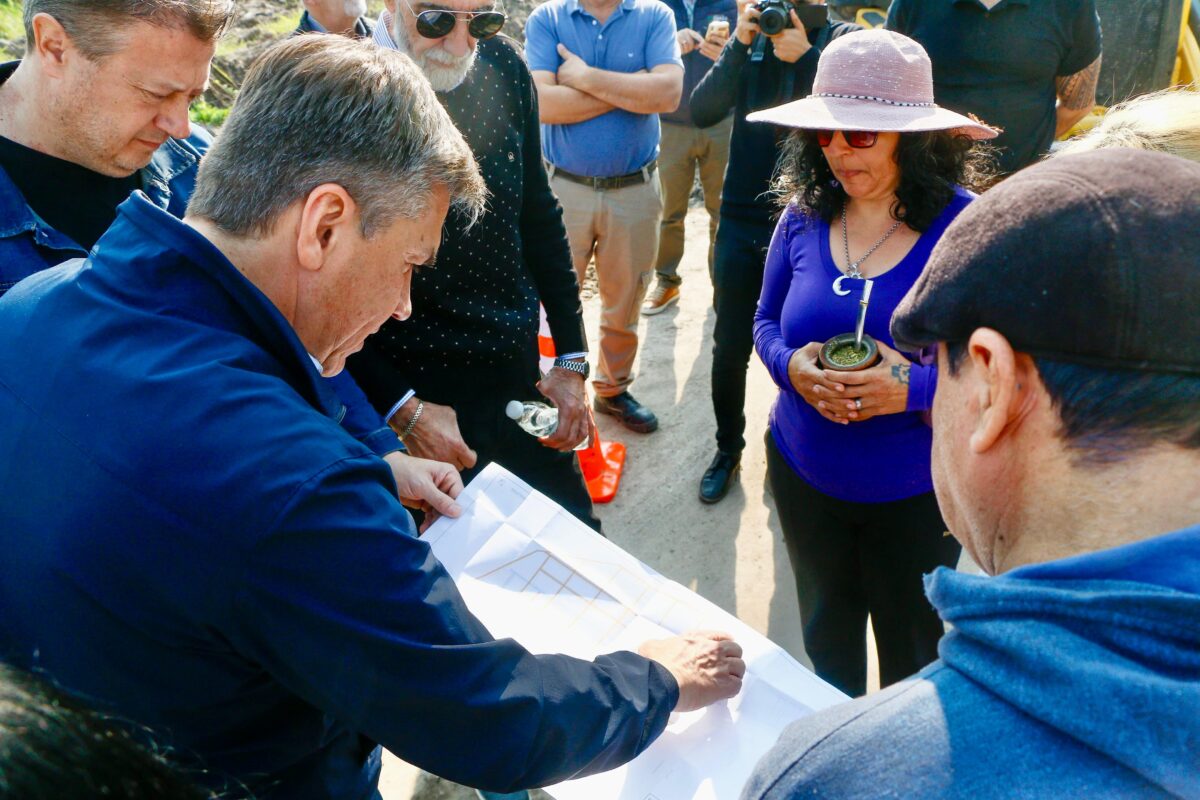 Zdero constató las obras de pavimentación en el barrio Aramburu