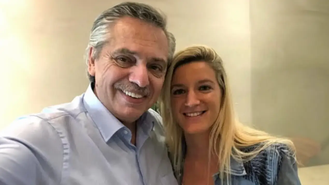 Afirman que Alberto Fernández designó a otra joven en Casa Rosada que conoció chateando por Instagram