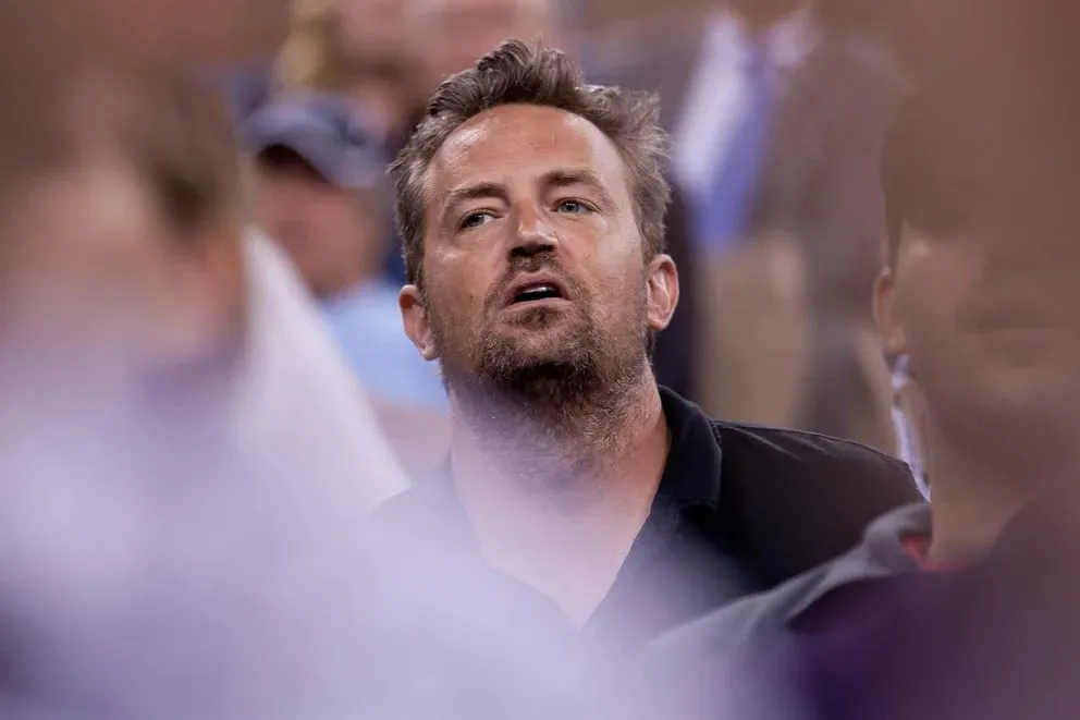 El asistente personal de Matthew Perry se declaró culpable de suministrarle la ketamina que ocasionó su muerte 36 Matthew Perry