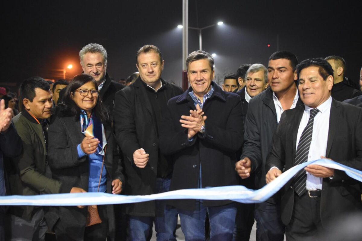 Zdero inauguró pavimento, una comisaría y una plazoleta en el aniversario de Misión Nueva Pompeya