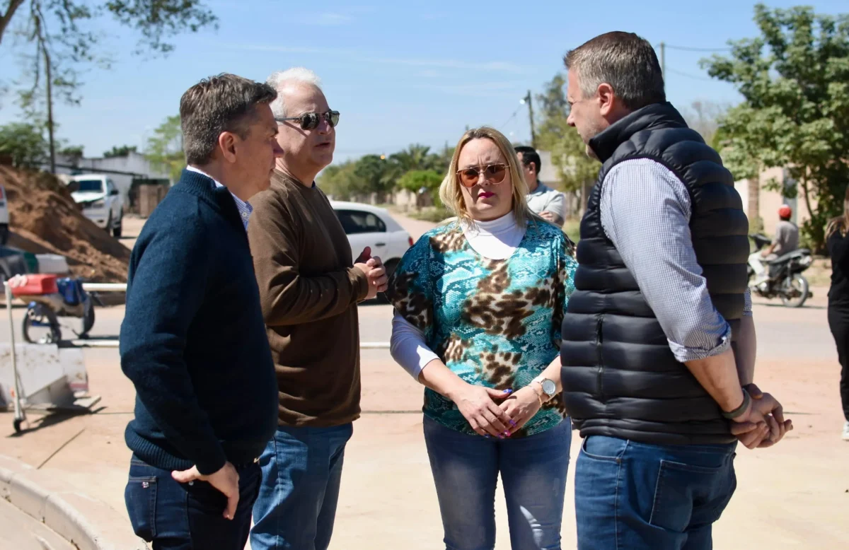 Zdero supervisó las obras de 19 cuadras de pavimento en Pampa del Infierno