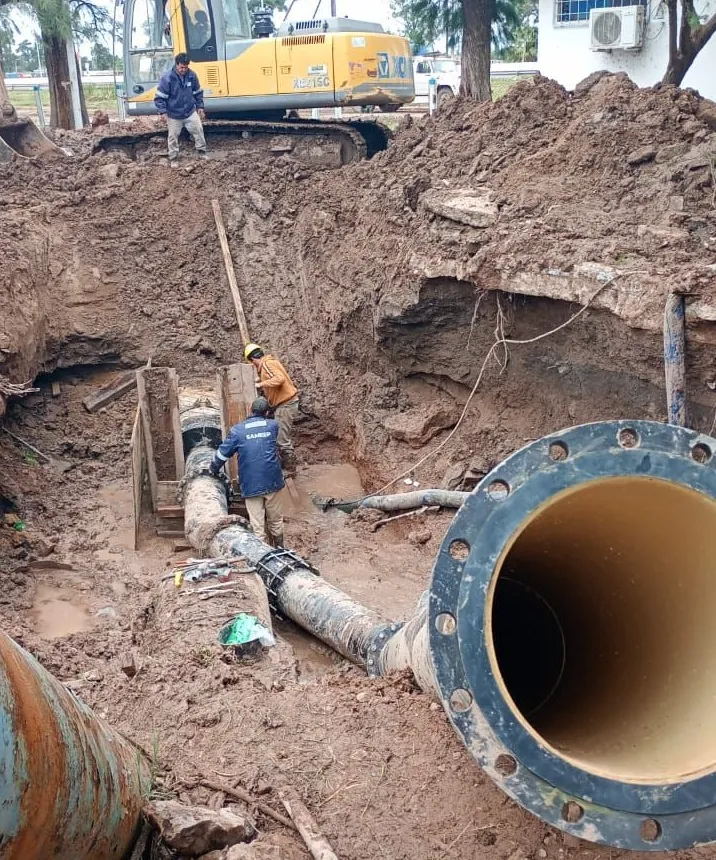 Se reparó el primer acueducto, tramo Sáenz Peña-Villa Ángela para aumentar el caudal de agua en la zona