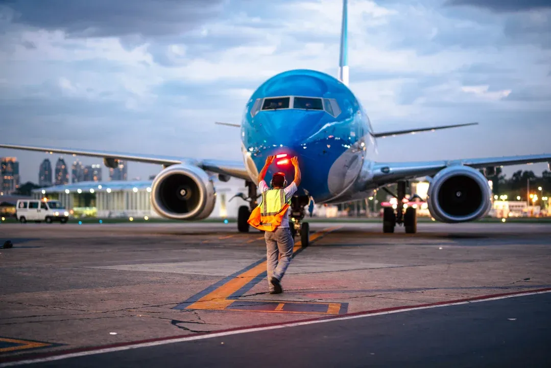 El Gobierno oficializó la declaración como "servicio esencial" del transporte aéreo