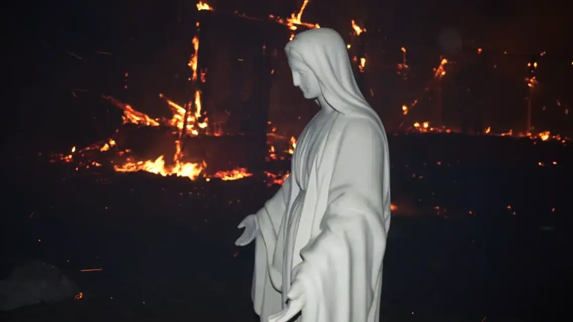 Incendios en Córdoba: una imagen de la Virgen María quedó intacta pese al avance de las llamas