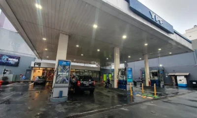 YPF anunció que esta noche bajarán 1% la nafta y 2% el gasoil