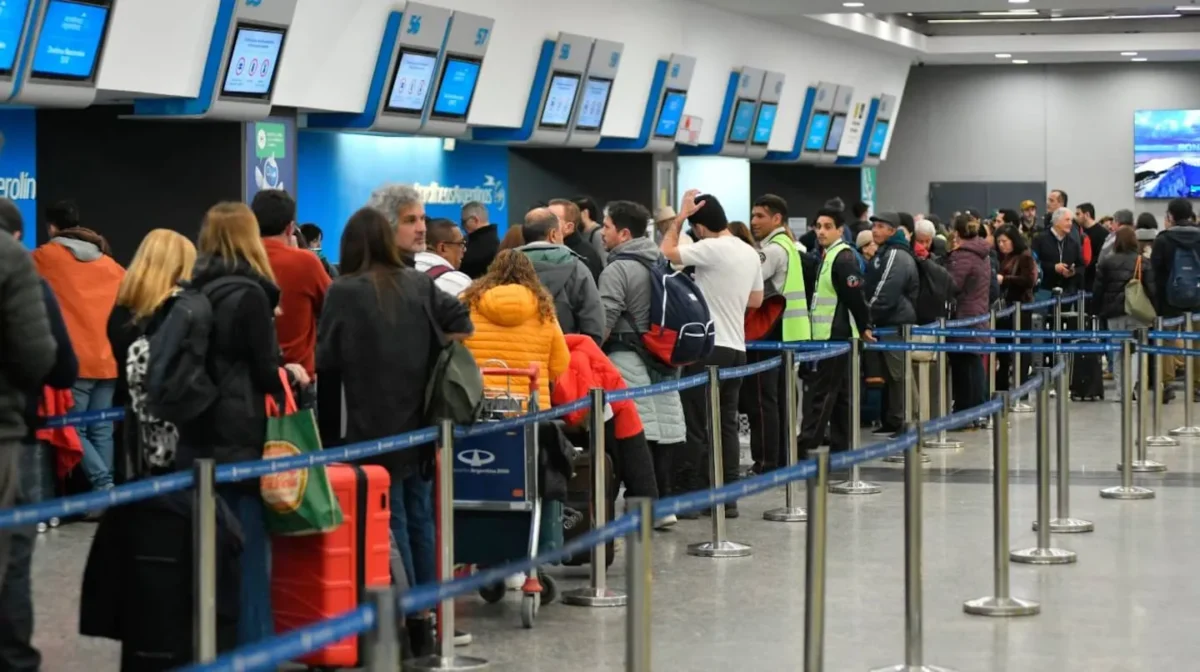 Por los paros, Aerolíneas denunciará a los gremios aeronáuticos y buscará expulsar al líder sindical Pablo Biró del directorio