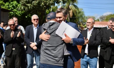 Aniversario 108 de Fontana: Zdero inauguró pavimento y entregó títulos de propiedad