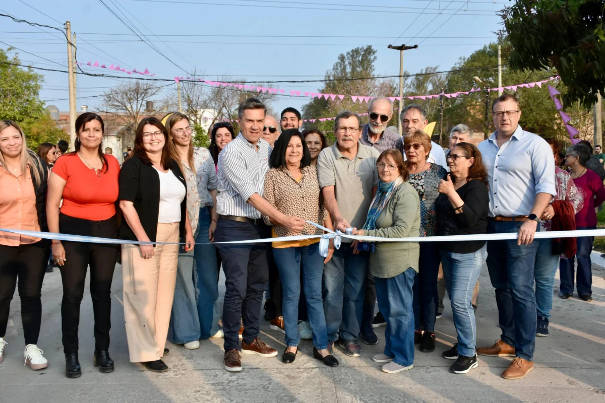 Zdero inauguró cuadras de pavimento en el barrio Aramburu de Resistencia