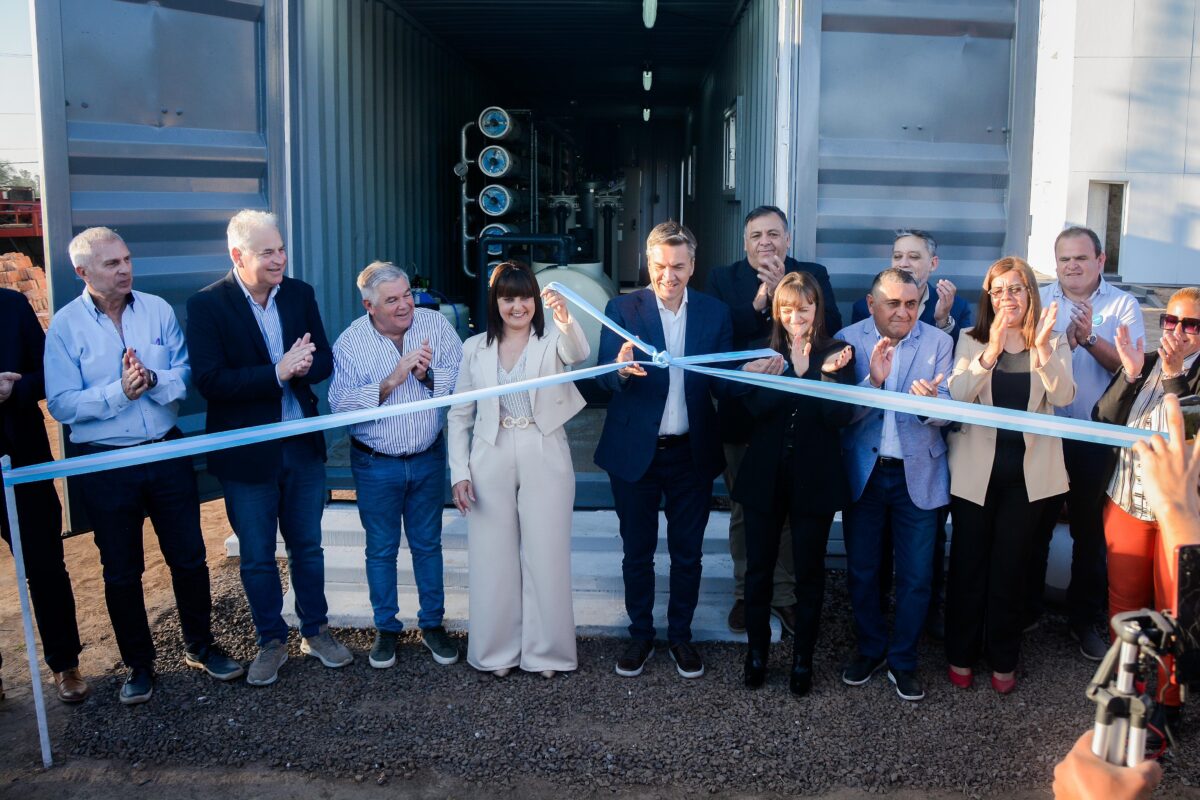 Pampa Almirón: Zdero inauguró una UPI, una planta de agua potable y el Paseo del Buen Trato al Adulto Mayor