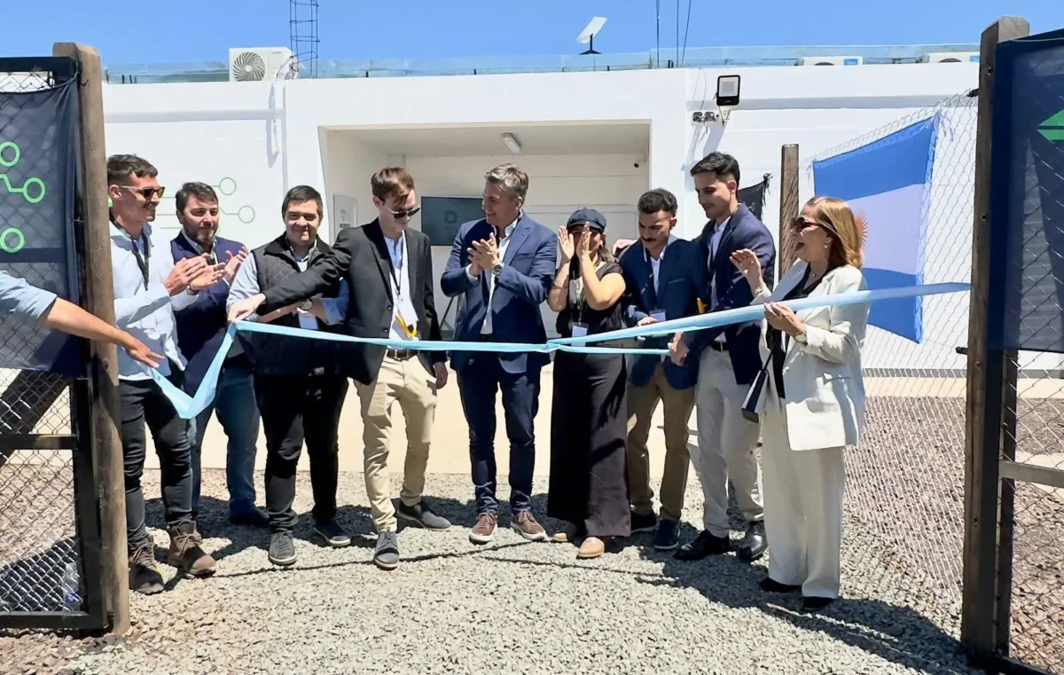 Zdero acompañó la la inauguración de la fábrica de cannabis medicinal 100 %