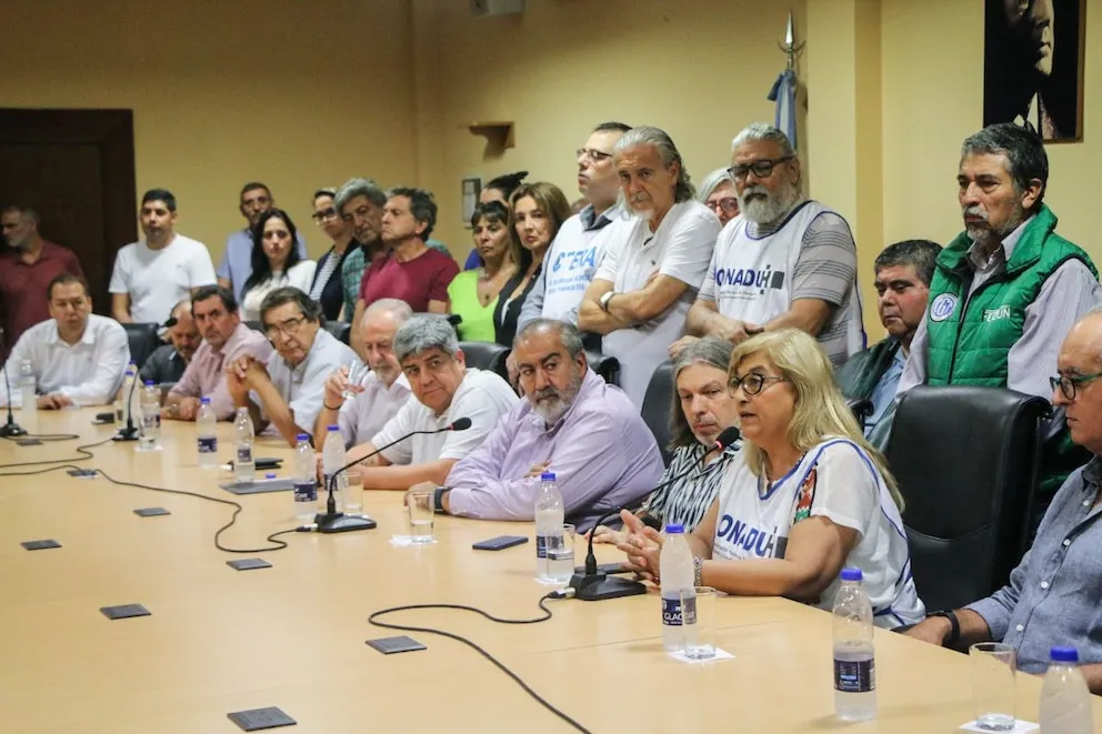 Tras la ratificación del veto de Milei, los gremios docentes anunciaron para mañana un paro total en todas las universidades