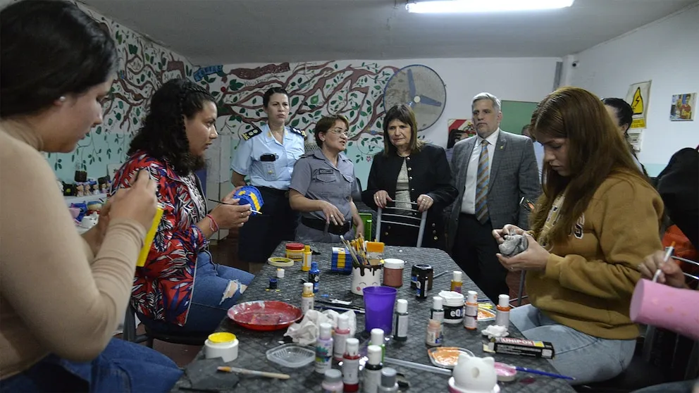 Patricia Bullrich lanzó un programa para que todos los presos trabajen en las cárceles