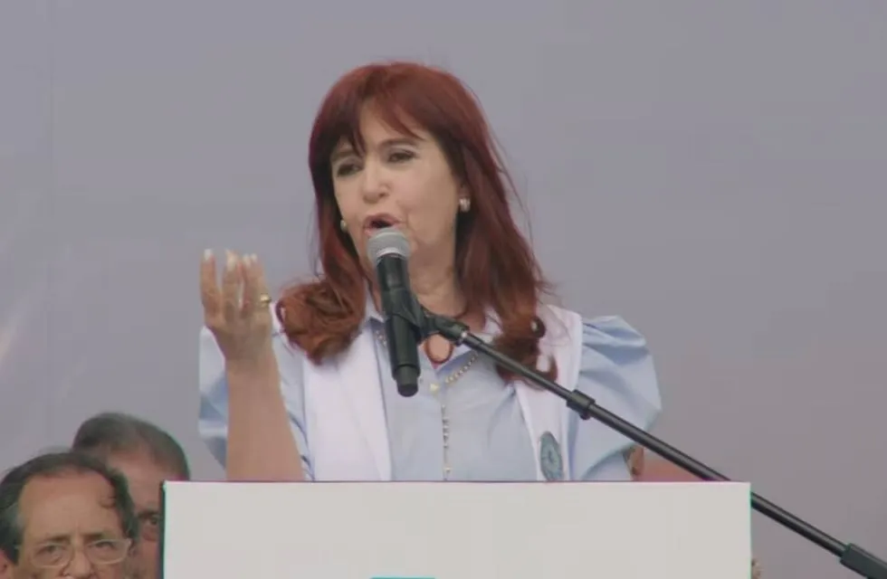 Cristina Kirchner: “Milei, ya que sos tan guapo, desregulá los medicamentos”