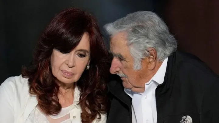 Pepe Mujica: “La vieja Kirchner está jodiendo, en lugar de dejar a las nuevas generaciones; ¡cómo le cuesta largar el pastel!”