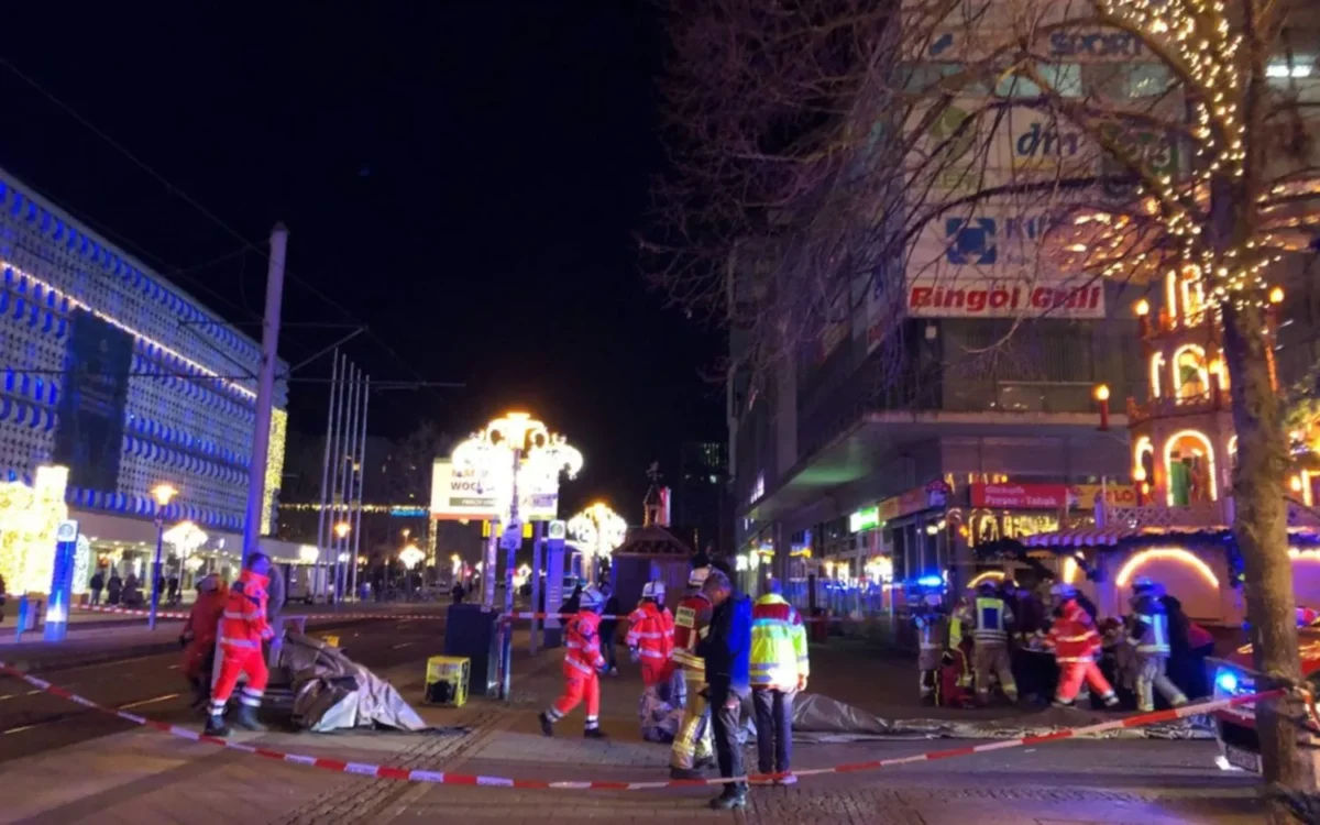 Un auto atropelló a una multitud en un mercado navideño en Alemania: hay al menos 2 muertos y 60 heridos