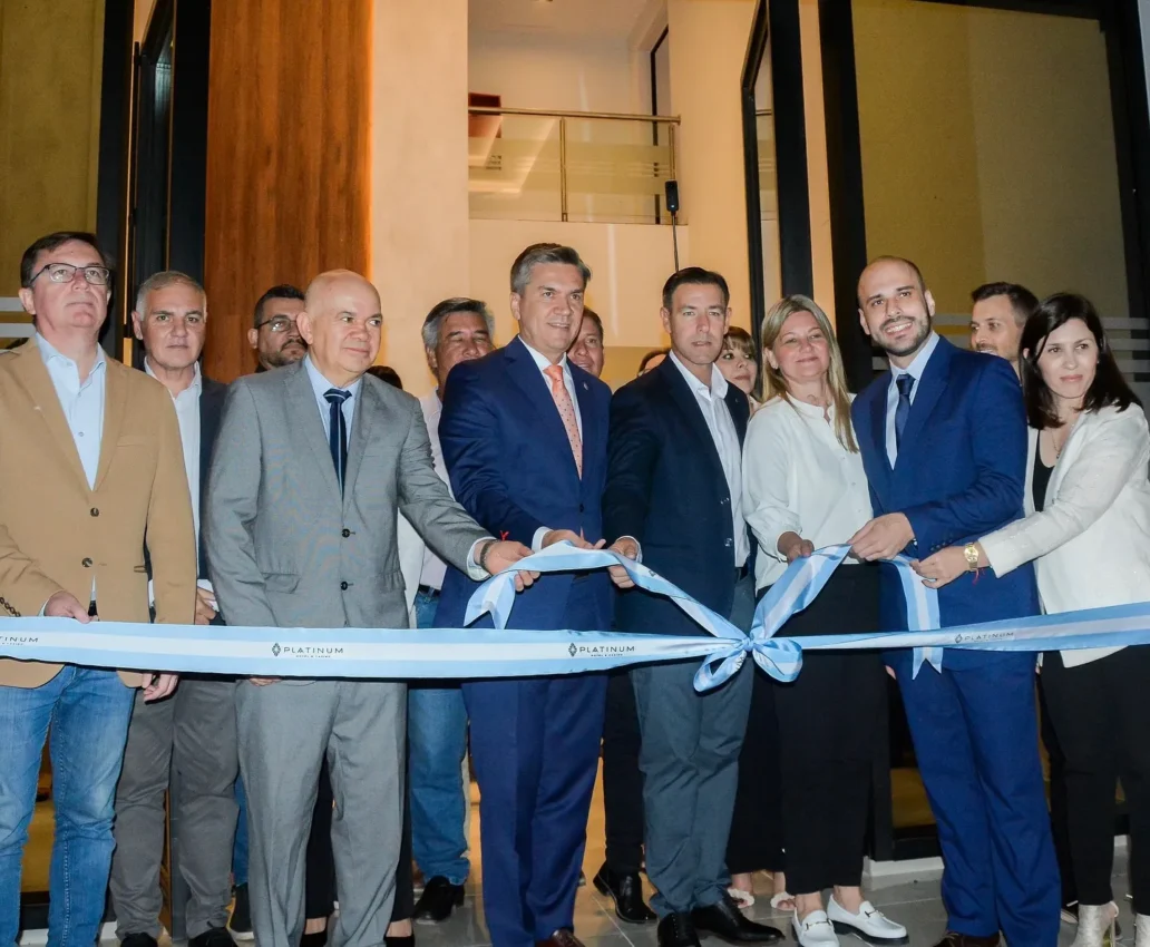 Zdero acompañó la inauguración del Hotel Platinum en General San Martín