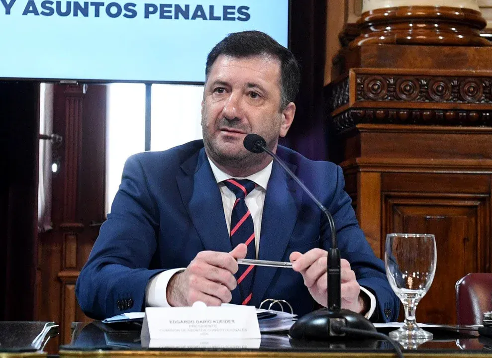 El Senado ya sesiona para debatir la situación del senador Kueider, quien tiene un pedido de desafuero